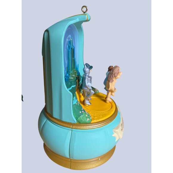 Hallmark Keepsake Ornament Emerald City Wizard Of Oz Light Motion & Music - Picture 7 of 12